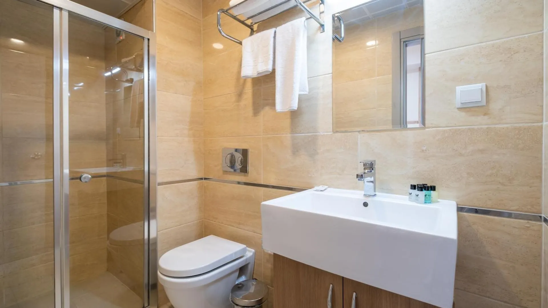 Lavin Hotel & Suites Стамбул